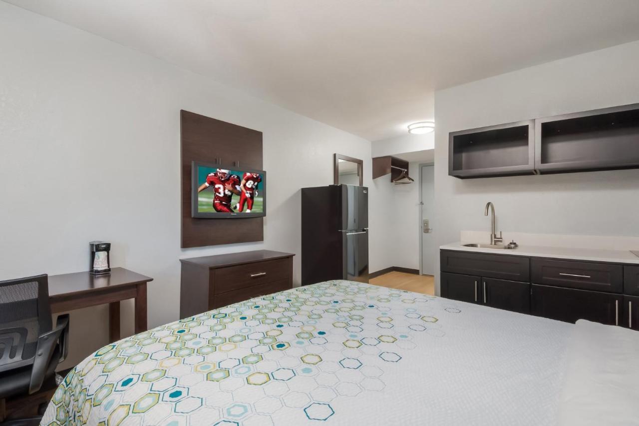 Hometowne Studios By Red Roof San Antonio - Seaworld Northwest Eksteriør billede