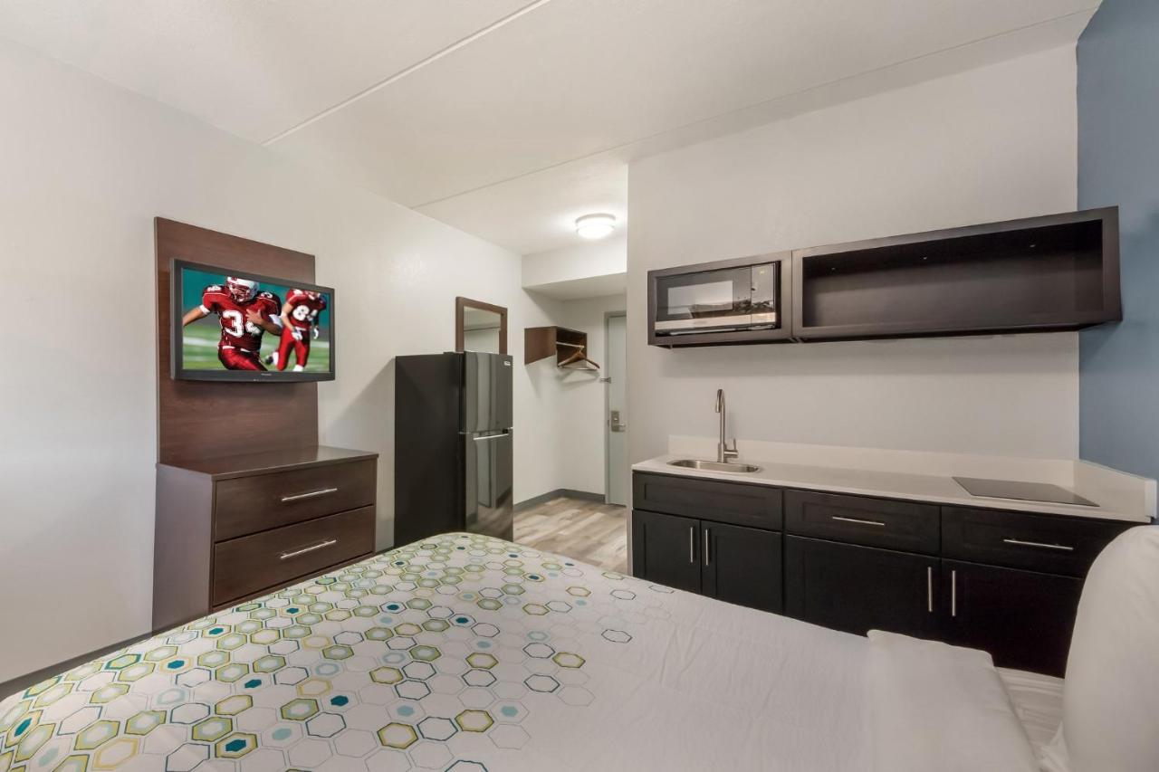 Hometowne Studios By Red Roof San Antonio - Seaworld Northwest Eksteriør billede