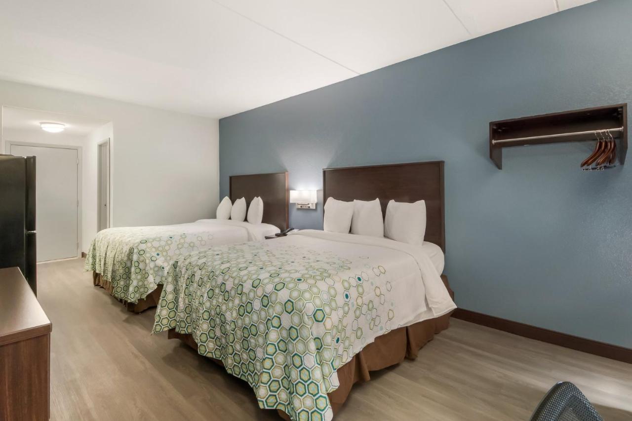 Hometowne Studios By Red Roof San Antonio - Seaworld Northwest Eksteriør billede