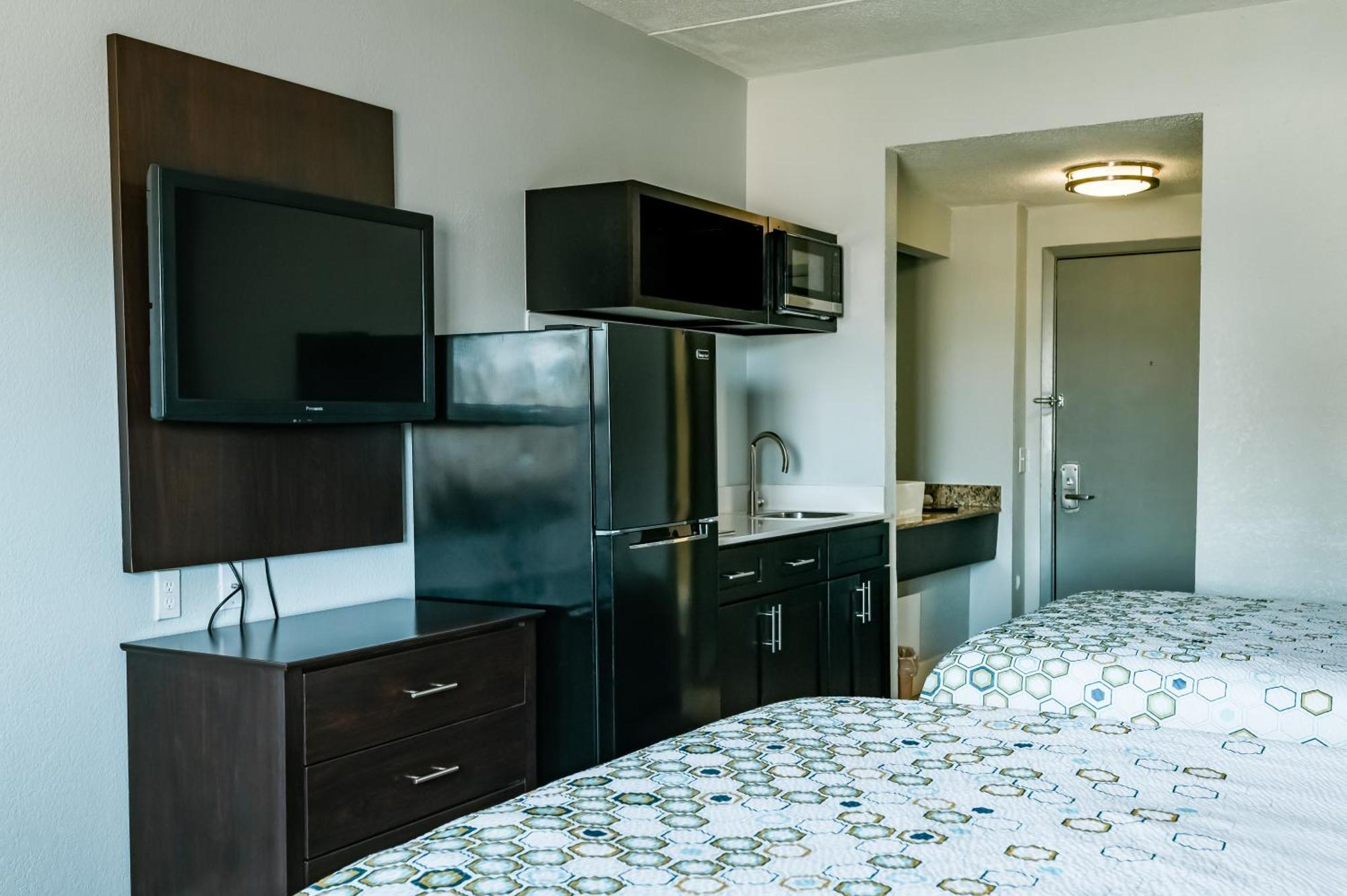Hometowne Studios By Red Roof San Antonio - Seaworld Northwest Eksteriør billede