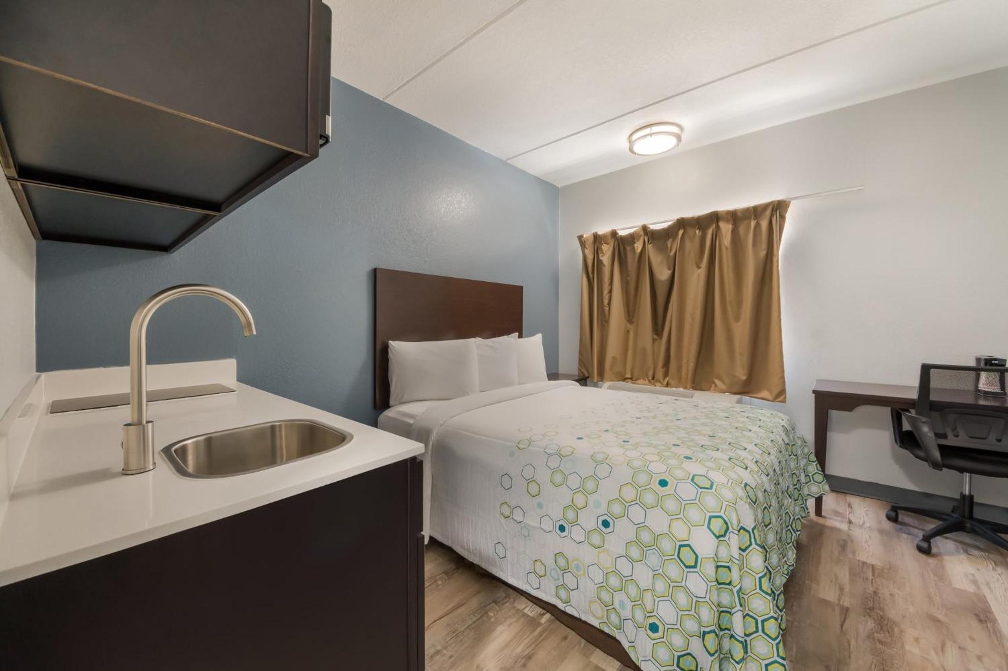 Hometowne Studios By Red Roof San Antonio - Seaworld Northwest Eksteriør billede